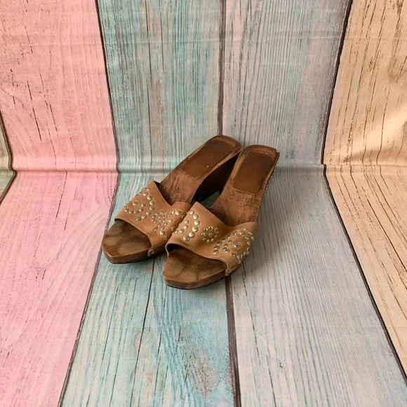 Vintage wooden studded open toe slip on heeled sandals - Picture 2 of 14